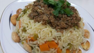 طريقة عمل أرز شرقي باللحمة المفرومة والمكسرات