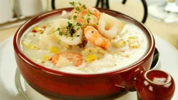 طريقة عمل شوربة السي فود بالكريمة لذيذة مثل المطاعم وسريعة التحضير