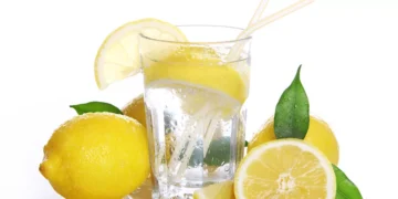 7 فوائد شرب ماء الليمون في الصباح على الريق.. اكتشف أهميته وأضراره