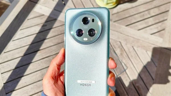 تجربة فريدة مع Magic 6 Pro: هاتف ذكي بأداء خارق وتصميم فاخر
