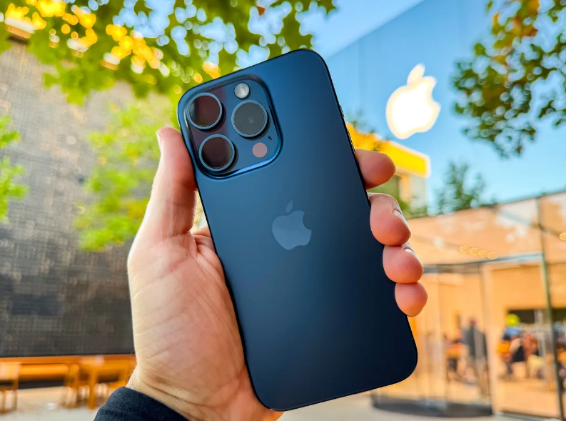مواصفات iPhone 15 Pro Max: هاتف ذكي قوي وجذاب 5 مواصفات iPhone 15 Pro Max: هاتف ذكي قوي وجذاب