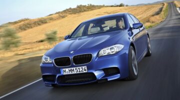 “BMW M5” تمتلك تلك السيارة الألمانية صوت محرك يعشقه محبين السيارات السريعة