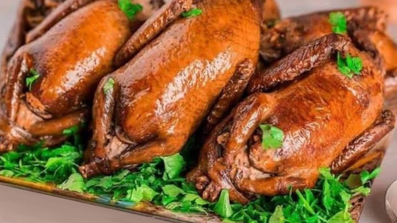 وصفات العزومات .. أفضل طريقة لعمل الحمام المحشي على الطريقة المصرية في 10 دقائق