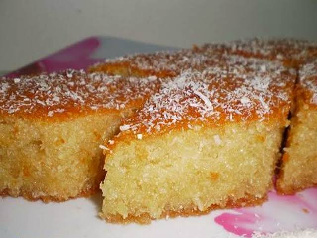 كيكة البسبوسة بالزبادي.. مش هتبطلي تعمليها من جمالها