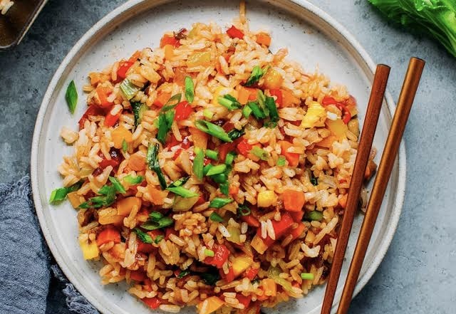 طريقة عمل الأرز الحار بالخضروات.. مش هتبطلي تعمليه من جماله 5 طريقة عمل الأرز الحار بالخضروات.. مش هتبطلي تعمليه من جماله