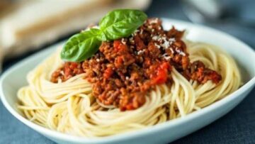 طريقة عمل المكرونة الطويلة بصوص البولونيز.. سهلة وطعمها خطير