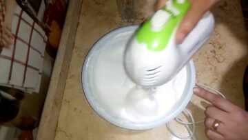 بلتر الحليب وبدون وضع أي إضافات أخرى طريقة عمل الكريمة اللباني والطعم فلاحي أصلي