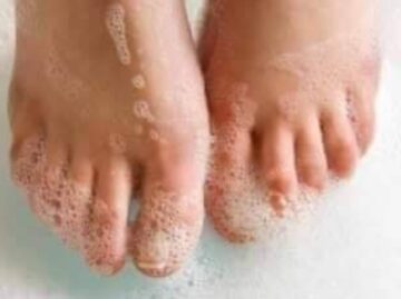 أسهل طريقة لعمل الباديكير في البيت لقدم ناعمة وجميلة بمكونات بسيطة