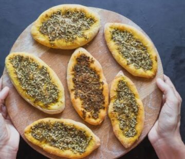 طريقة عمل فطائر الجبن والزعتر زي المطاعم.. جددي أكلاتك واسعدي أولادك