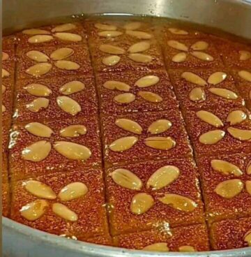 ليه تشتريها لما ممكن تعمليها.. البسبوسة المرملة الذهبية زي الجاهزة اتعلميها بحرفية