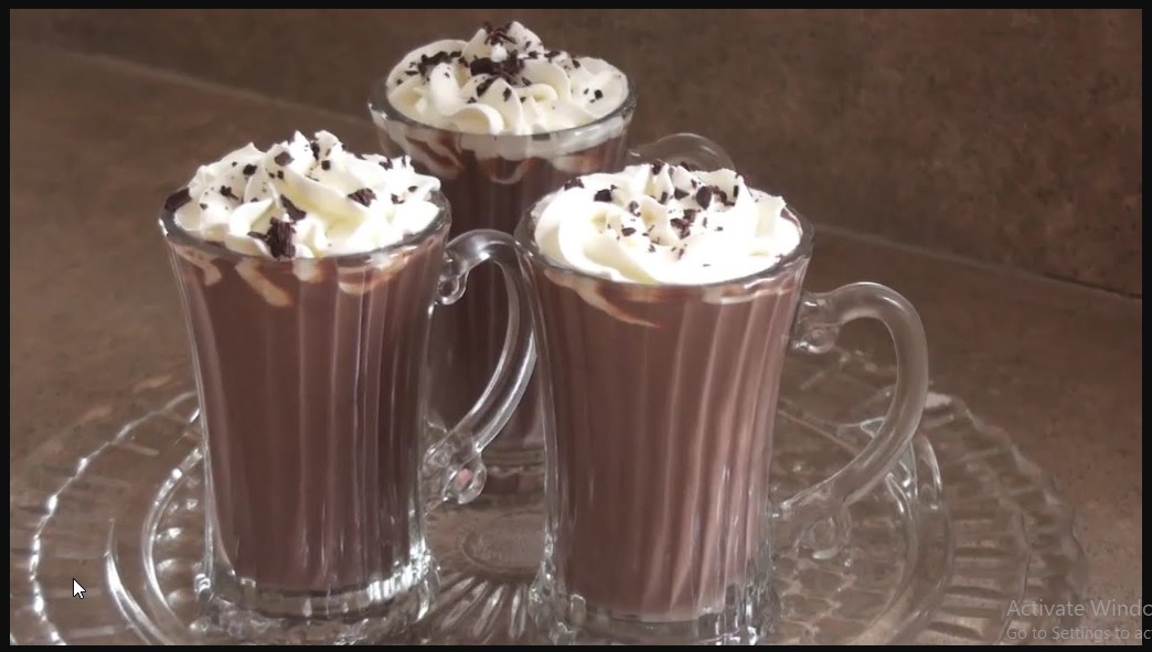 Hot Chocolate "طريقة عمل الهوت شوكليت" مشروب الشوكولاتة الساخن ألذ مشروب شتوي طعمه رهيب بمكونات في كل بيت 5 Hot Chocolate “طريقة عمل الهوت شوكليت” مشروب الشوكولاتة الساخن ألذ مشروب شتوي طعمه رهيب بمكونات في كل بيت