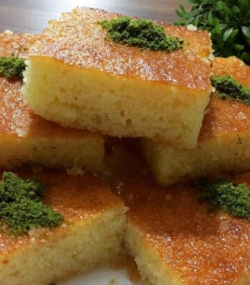 طريقة عمل كيكة بسبوسة خطوة بخطوة ومكونات بسيطة