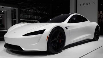 “TESLA ROADSTER” السيارة الكهربائية التي تبلغ سرعتها من 0 الي 60 ميل في أقل من ثانيتين
