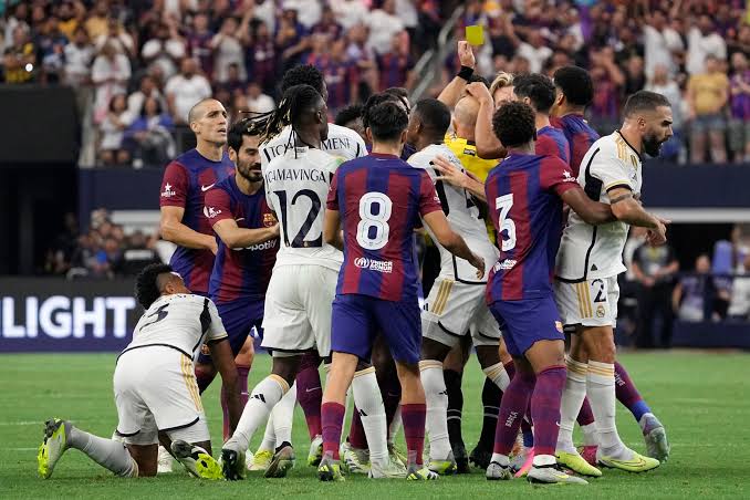 كلاسيكو الأرض.. غدًا ريال مدريد وبرشلونة على ملعب "النصر" بنهائي السوبر الإسباني 2 كلاسيكو الأرض.. غدًا ريال مدريد وبرشلونة على ملعب “النصر” بنهائي السوبر الإسباني