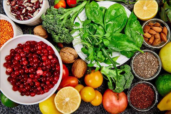 "ياريتني عرفتها من زمان".. 8 أطعمة أساسية تجعلك أصغر سناً حتى لو عديتي الـ60.. جربيها بنفسك 5 “ياريتني عرفتها من زمان”.. 8 أطعمة أساسية تجعلك أصغر سناً حتى لو عديتي الـ60.. جربيها بنفسك