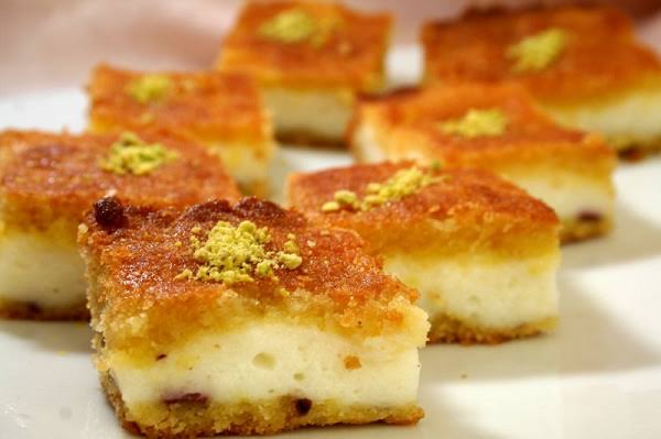 قومي اعمليها لأبوالعيال.. البسبوسة بالقشطة وصفة سهلة لتحضير حلوى الحلواني الشهيرة في المنزل بطعم يجنن!! 5 قومي اعمليها لأبوالعيال.. البسبوسة بالقشطة وصفة سهلة لتحضير حلوى الحلواني الشهيرة في المنزل بطعم يجنن!!