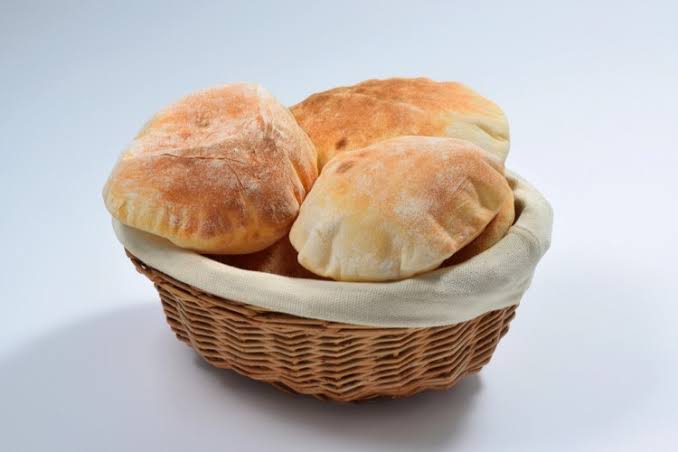 بدون فرن.. طريقة عمل الخبز العربي في البيت بنص كيلو دقيق هتملي بيتك خير