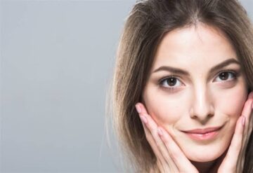مش هتصدقي بيعمل ايه النتيجة هتبهرك.. ضعي هذا الزيت على بشرتك لترطيبها وحمايتها من الجفاف