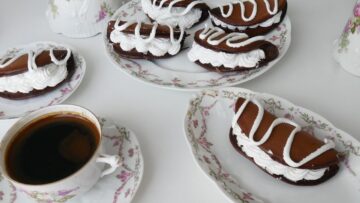 سهل وسريع طريقة عمل البان كيك الكاكاو بالكريمة وصفة فطور رائعة