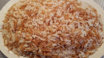 لا يخلو منه أي منزل.. طريقة عمل الأرز بالشعيرية في المنزل على الطريقة المصرية الأصيلة