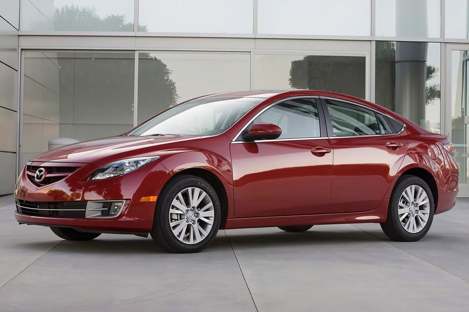 "Mazda 6" السيارة الفاخرة التي تجمع بين الأمان والأداء في سيارة واحدة 5 “Mazda 6” السيارة الفاخرة التي تجمع بين الأمان والأداء في سيارة واحدة