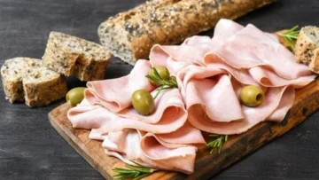 أسهل وصفة للانشون البيتي بالفراخ.. طعمه يجنن وهتحسي إنه زي الجاهز وأحلى كمان