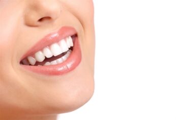 اطلقي ابتسامتك تنير وجهك.. نصائح تبييض الأسنان وصفات طبيعية لمنع التسوس