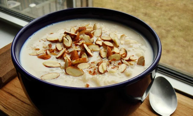 طريقة عمل الأرز باللبن بالمكسرات والتوابل