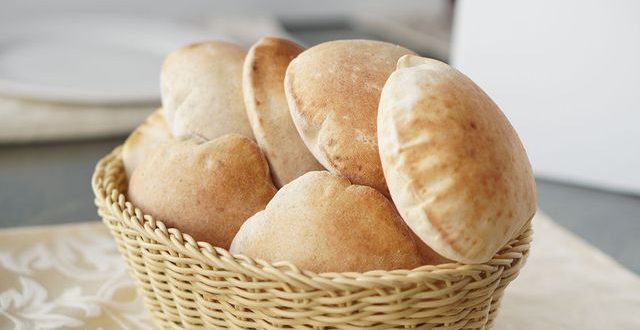 الخبز العربي بدون فرن.. طري وخفيف ومنفوخ زي الفرن.. تعرفي على السر 5 الخبز العربي بدون فرن.. طري وخفيف ومنفوخ زي الفرن.. تعرفي على السر