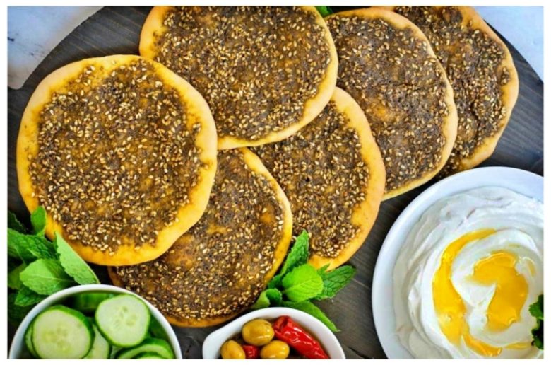 "مش هتتخيلي سهولتها" طريقة عمل مناقيش الزعتر السورية في البيت..من بساطتها هتعمليها كل يوم 2 “مش هتتخيلي سهولتها” طريقة عمل مناقيش الزعتر السورية في البيت..من بساطتها هتعمليها كل يوم