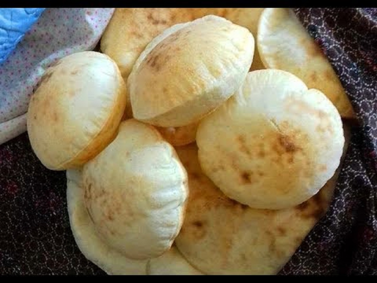 بدون تكاليف.. العيش الشامي الرائع منفوخ وهش وطرى بسرعة الصاروخ بعجينة زى القطن.. احلى من الجاهز بكتير 5 بدون تكاليف.. العيش الشامي الرائع منفوخ وهش وطرى بسرعة الصاروخ بعجينة زى القطن.. احلى من الجاهز بكتير