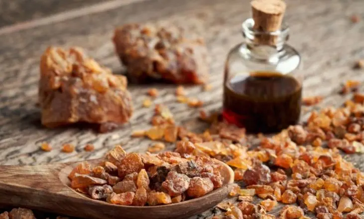 طرق استخدام المر للقضاء علي الهالات السوداء