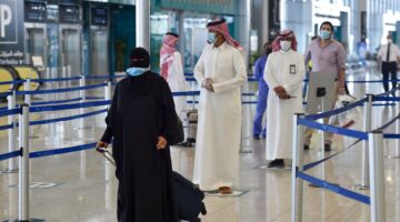 المقيمين في مطار السعودية