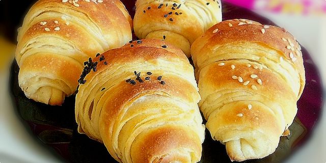 من كوب دقيق.. طريقة عمل الباتية بالجبنة هش ومورق أحلي من باتية الأفران والجاهز 5 من كوب دقيق.. طريقة عمل الباتية بالجبنة هش ومورق أحلي من باتية الأفران والجاهز