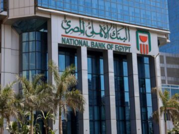 تلبية للعملاء.. البنك الأهلي المصري يطلق بطاقة فيزا بلاتنيوم للصرف بالدولار