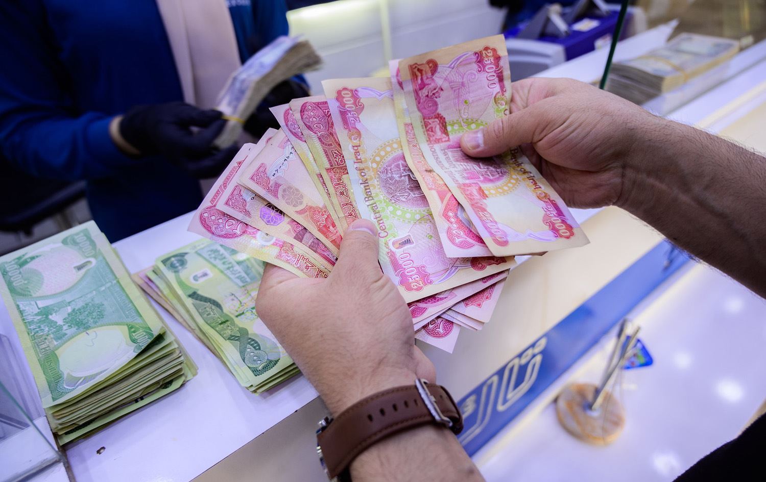 زيادة رواتب المتقاعدين عبر وزارة المالية العراقية بمقدار 100,000 دينار تعرف على كيفية الاستعلام عنها الآن 2 زيادة رواتب المتقاعدين عبر وزارة المالية العراقية بمقدار 100,000 دينار تعرف على كيفية الاستعلام عنها الآن