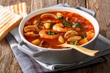 شوربة السي فود أحلى من المطاعم.. وصفة سهلة واقتصادية هتخليكِ تدمنيها وهتغنيكِ عن كل الوصفات الأخرى