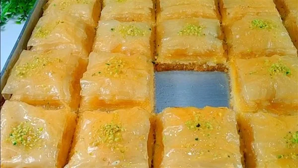 خفيف ومورق زي الحلواني صينية الجلاش الحلو بأسهل وأسرع طريقة في المنزل 5 خفيف ومورق زي الحلواني صينية الجلاش الحلو بأسهل وأسرع طريقة في المنزل