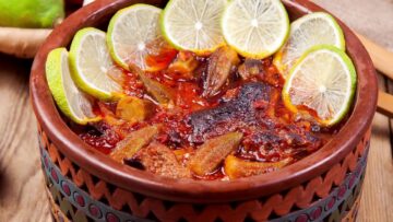 طريقة عمل طاجن البامية باللحم الضأن في المنزل لوجبة الغداء