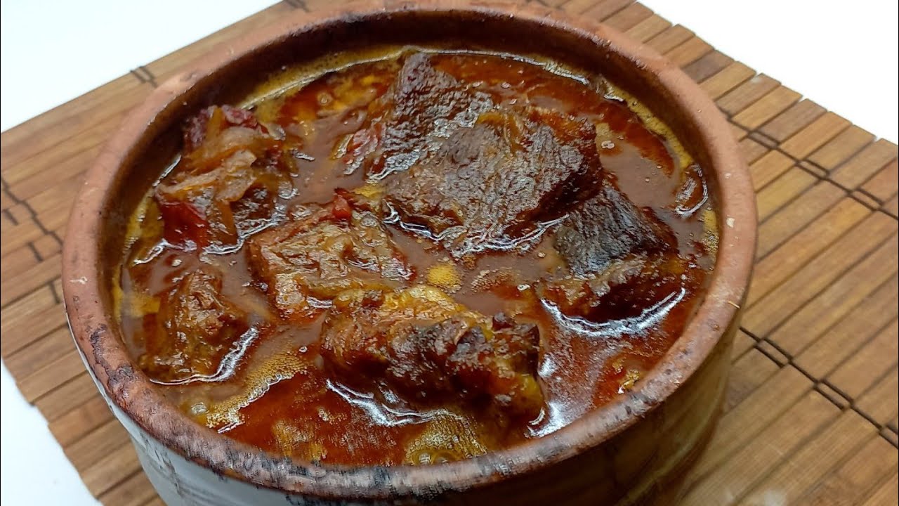 طاجن لحم بالبصل المحمر.. طعم ولا في الخيال.. سر طعمه المميز ورائحته الغنية 5 طاجن لحم بالبصل المحمر.. طعم ولا في الخيال.. سر طعمه المميز ورائحته الغنية