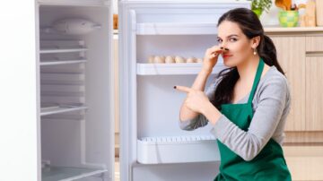 طرق عبقرية للتخلص من الروائح الكريهة في الثلاجة بشكل نهائي والنتيجة مبهرة