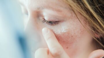 طريقة علاج جفاف الوجه في المنزل