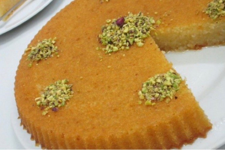 بسبوسة بالمكسرات على أصولها.. هتعمليها مرة واحدة وهتفضلي تعمليها تاني من حلاوتها
