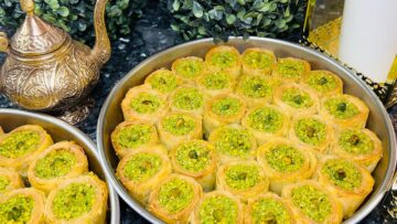 الحلوى الي ستعجب الجميع “البقلاوة المقرمشة” بالشربات والفستق الحلبي طعمها بجد فظيع