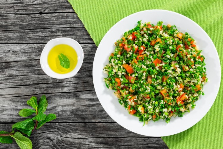 التبولة اللبنانية.. طبق منعش وغني بالعناصر الغذائية 5 التبولة اللبنانية.. طبق منعش وغني بالعناصر الغذائية