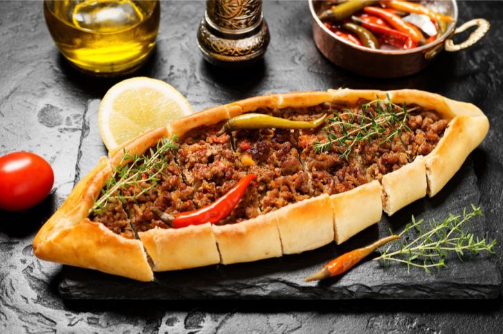 طريقة عمل فطائر تركية بالزعتر والجبنة الموتزاريلا بطريقة سهلة وغير مكلفة 5 طريقة عمل فطائر تركية بالزعتر والجبنة الموتزاريلا بطريقة سهلة وغير مكلفة