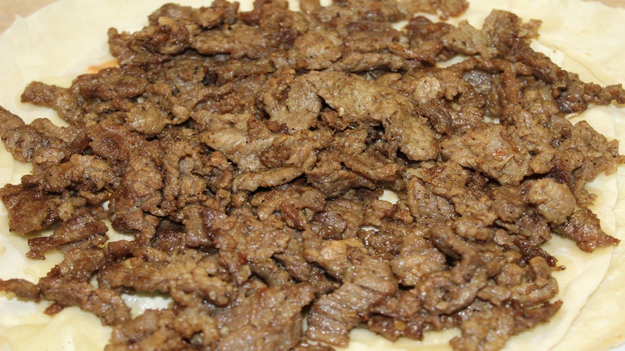وفري فلوس الجاهزة.. طريقة عمل شاورما اللحم في المنزل بطعم أحلى من المحلات 5 وفري فلوس الجاهزة.. طريقة عمل شاورما اللحم في المنزل بطعم أحلى من المحلات