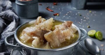 دلعي جوزك وعيالك.. طريقة عمل شوربة الكوارع من المدبح بوصفة الجزارين تستاهل بوقك