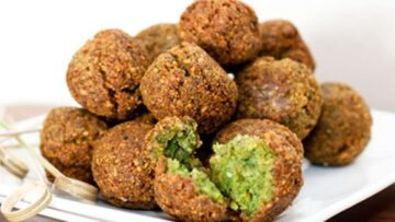 طريقة عمل عجينة الطعمية المصرية الفلافل الطازة بدون كبة ولا مفرمة أحلى من المحلات