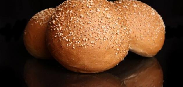 طريقة عمل خبز الكيزر بالحليب والسمسم بطريقة سهلة وبخطوات بسيطة 5 طريقة عمل خبز الكيزر بالحليب والسمسم بطريقة سهلة وبخطوات بسيطة